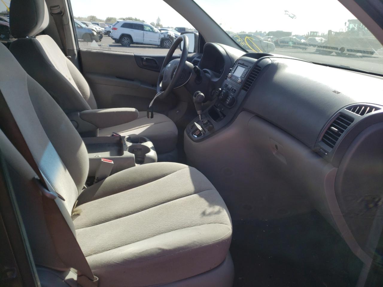 Photo 5 from auction – 2012 KIA SEDONA LX with VIN KNDMG4C73C6475530