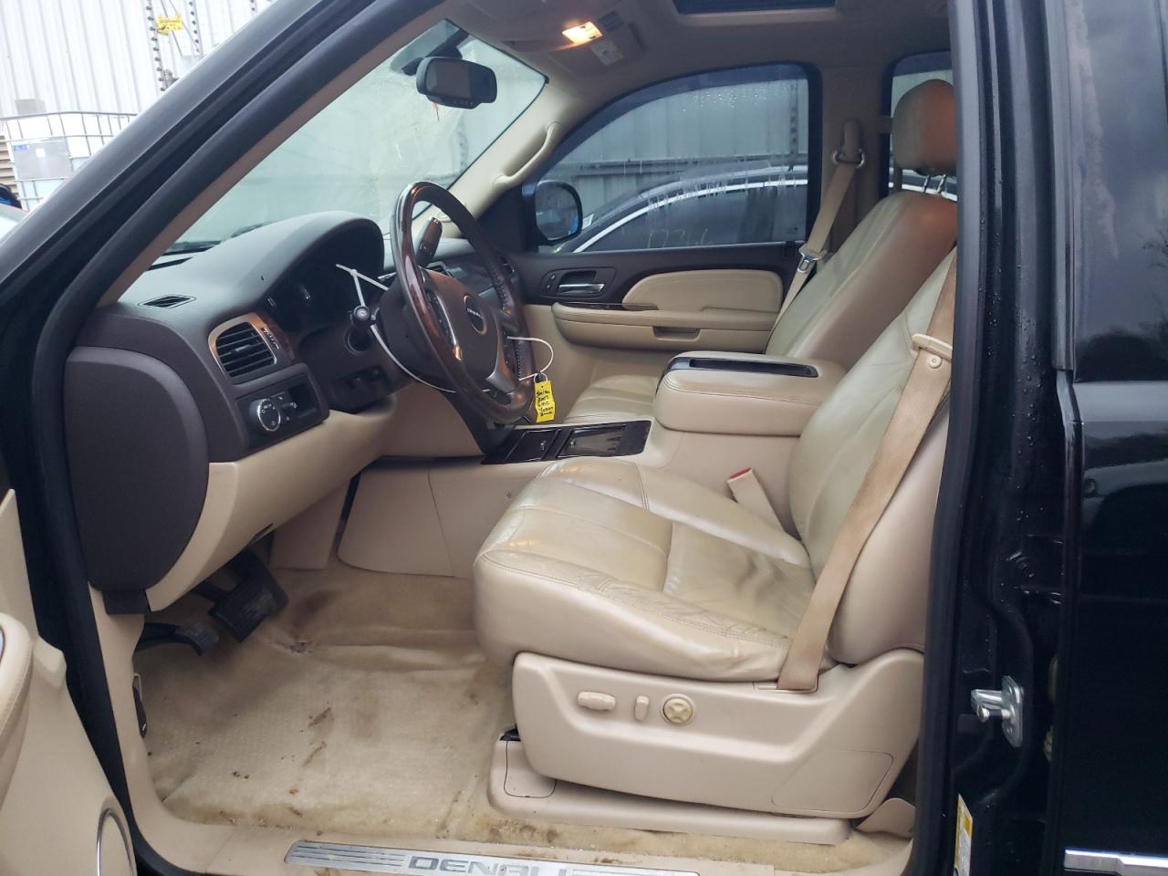Photo 5 from auction – 2007 GMC YUKON DENA with VIN 1GKFK638X7J233708