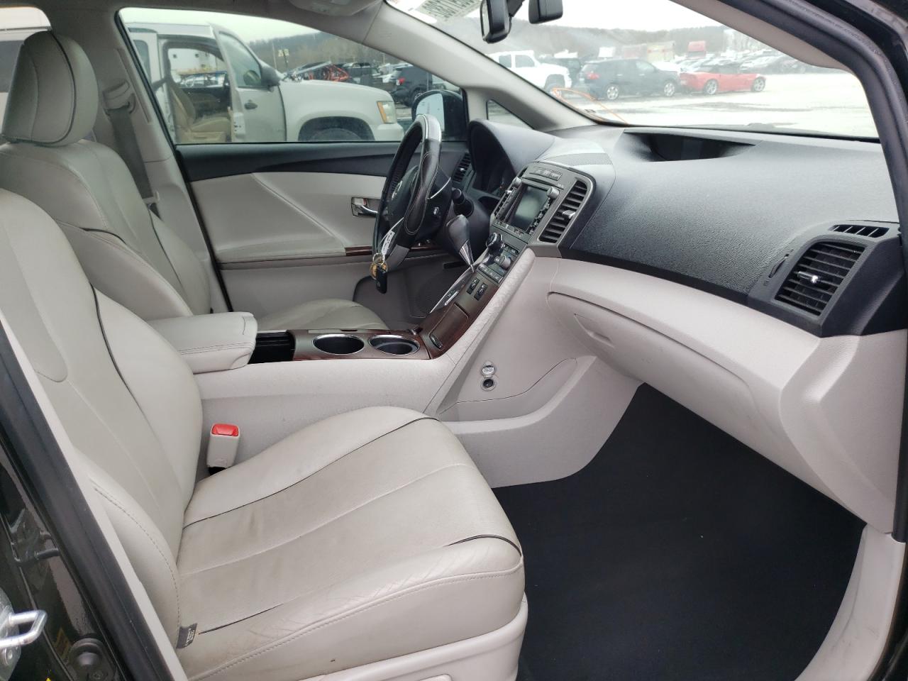 Photo 5 from auction – 2010 TOYOTA VENZA with VIN 4T3BK3BB7AU037627