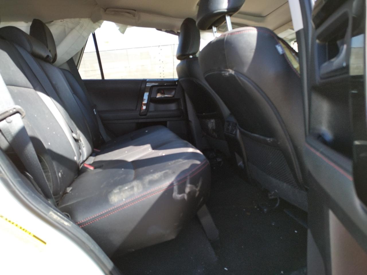 Photo 6 from auction – 2020 TOYOTA 4RUNNER SR with VIN JTEBU5JR0L5749343