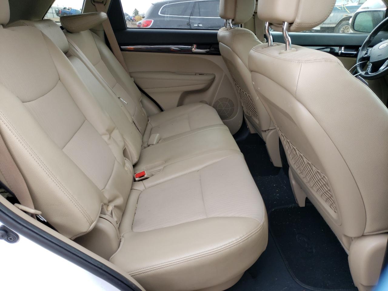 Photo 6 from auction – 2011 KIA SORENTO EX with VIN 5XYKUDA25BG005762