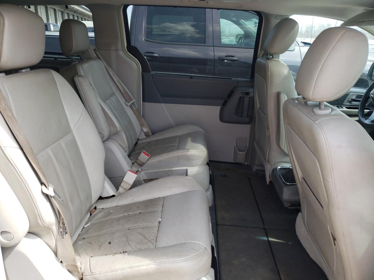 Photo 6 from auction – 2008 CHRYSLER TOWN & COU with VIN 2A8HR54P48R646858