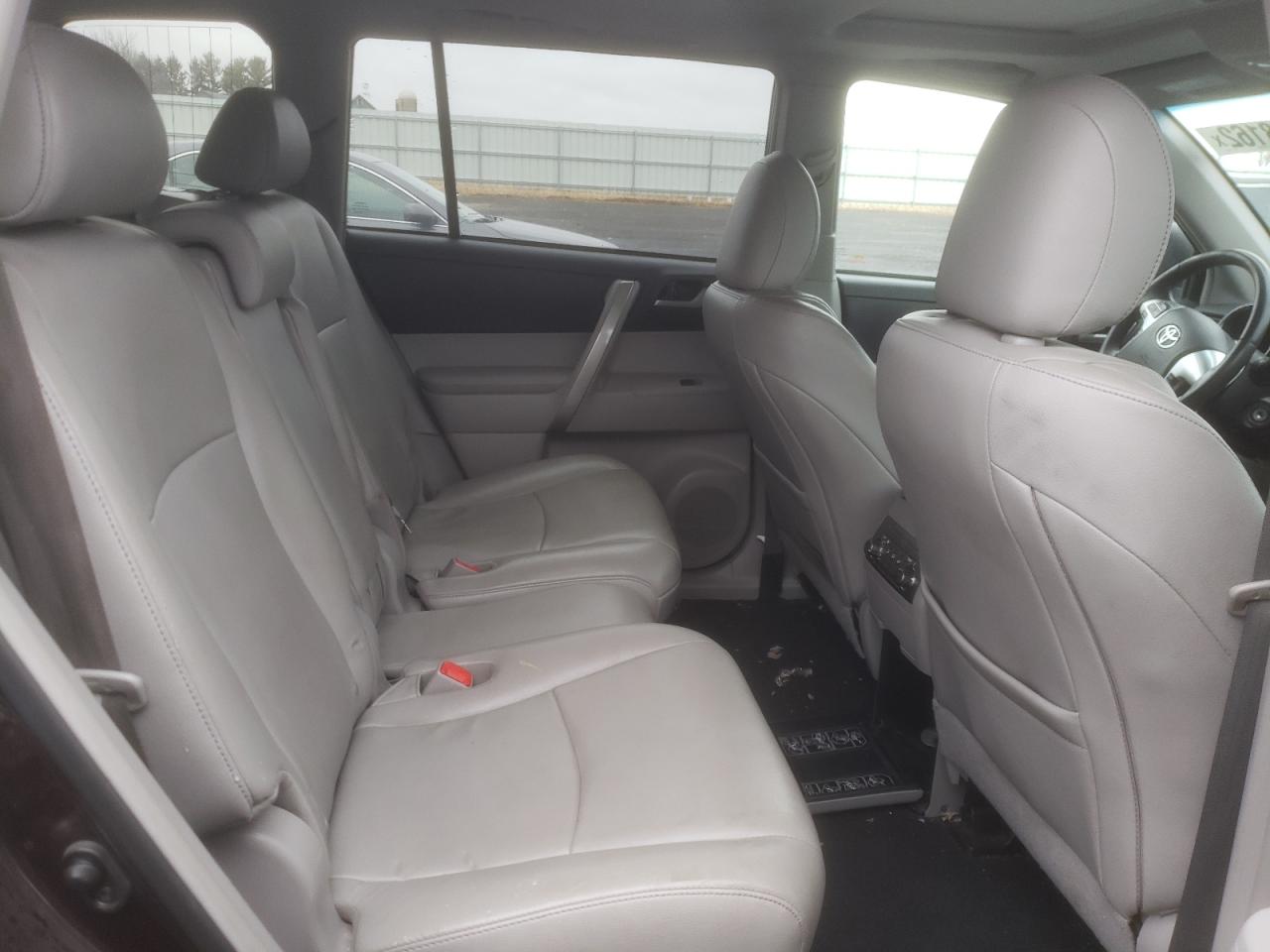 Photo 6 from auction – 2013 TOYOTA HIGHLANDER with VIN 5TDBK3EH1DS211665