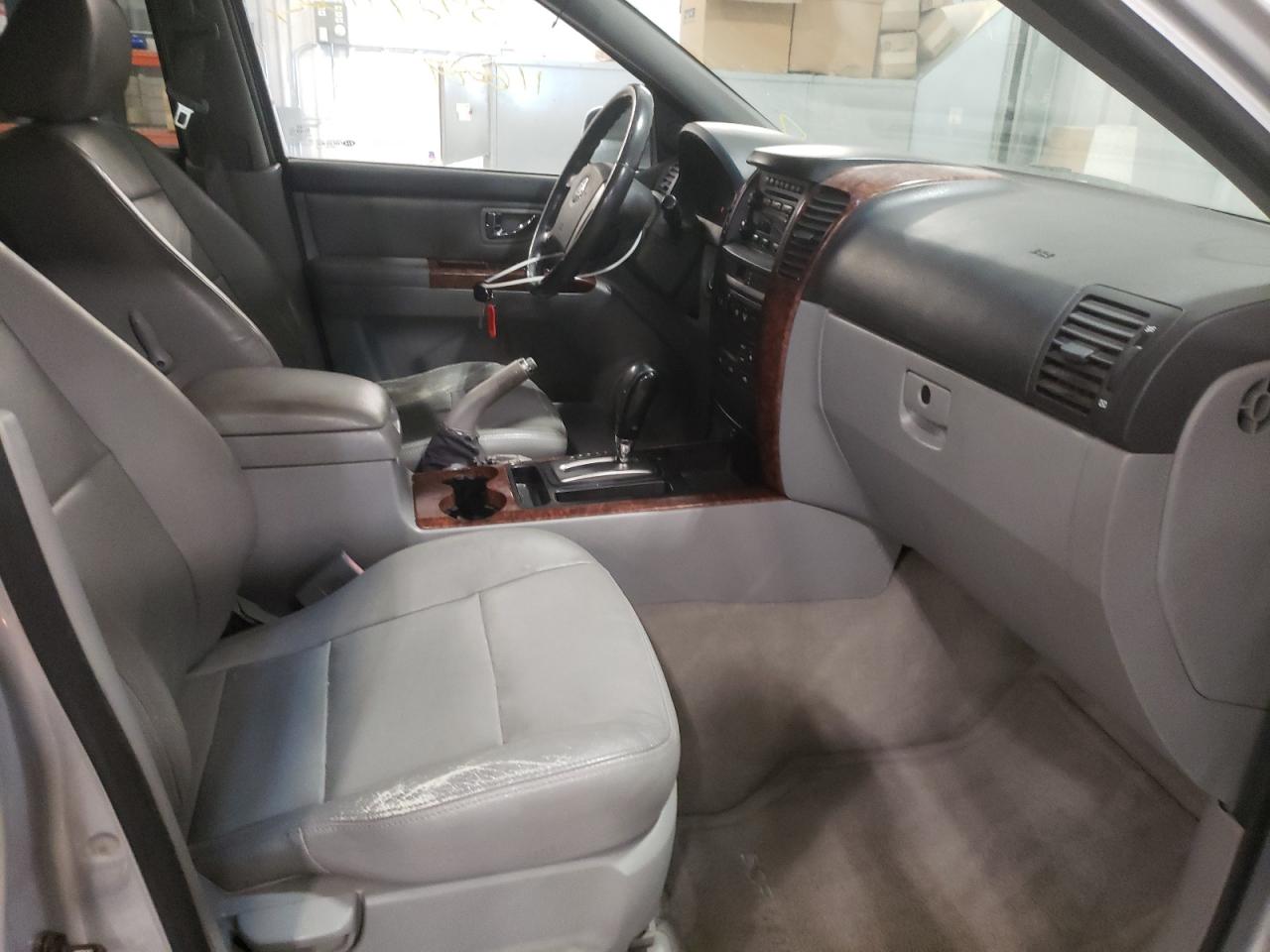 Photo 5 from auction – 2004 KIA SORENTO EX with VIN KNDJC733445283862
