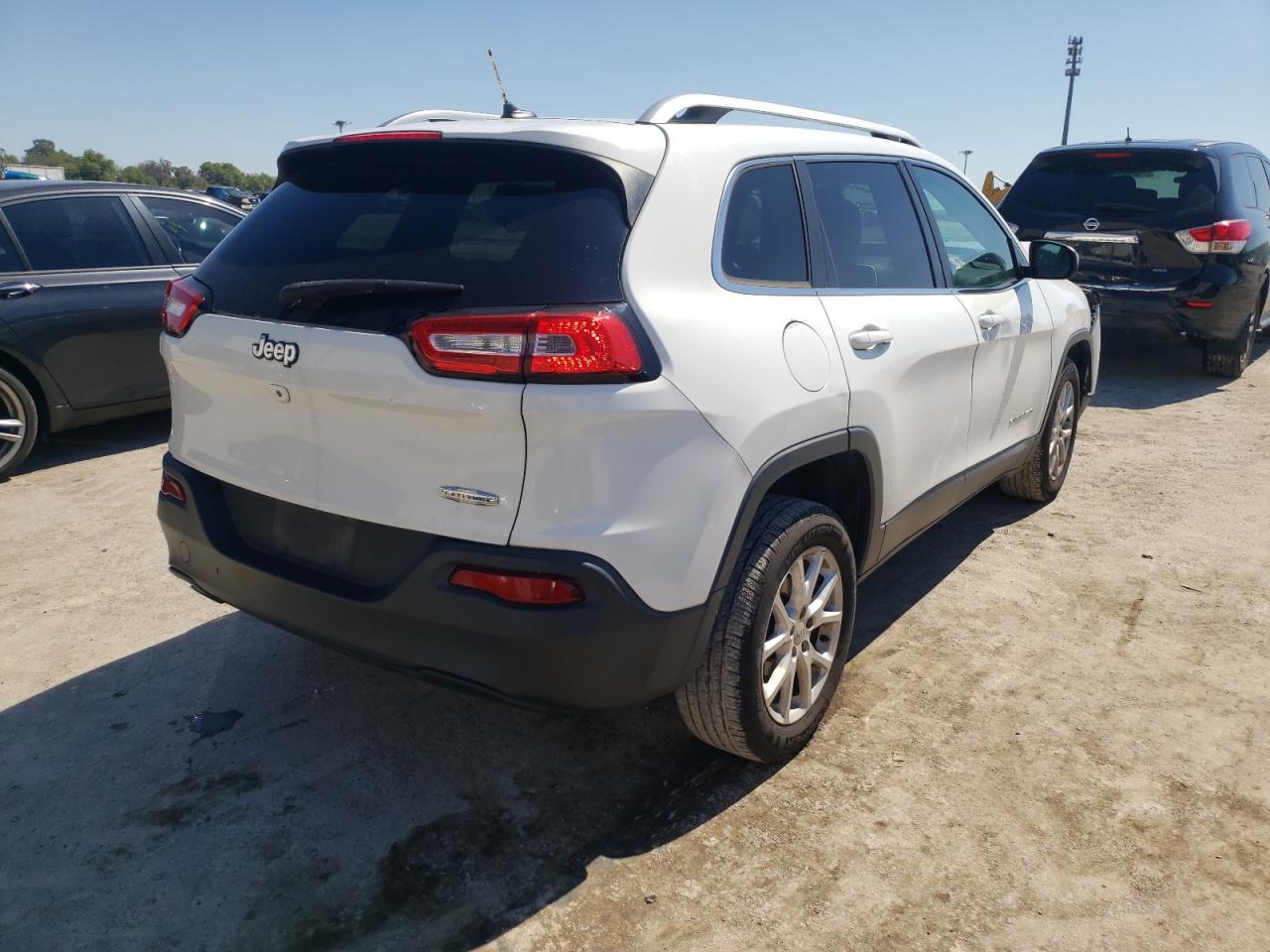 Photo 4 from auction – 2015 JEEP CHEROKEE L with VIN 1C4PJLCB2FW790627