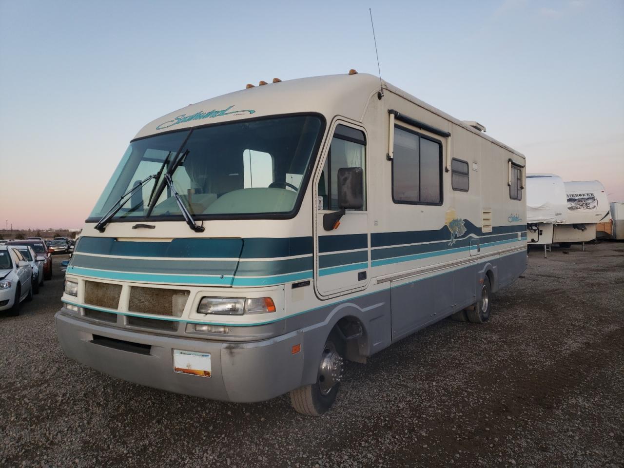 Photo 2 from auction – 1994 FORD SOUTHWIND with VIN 3FCMF53G4RJB01219