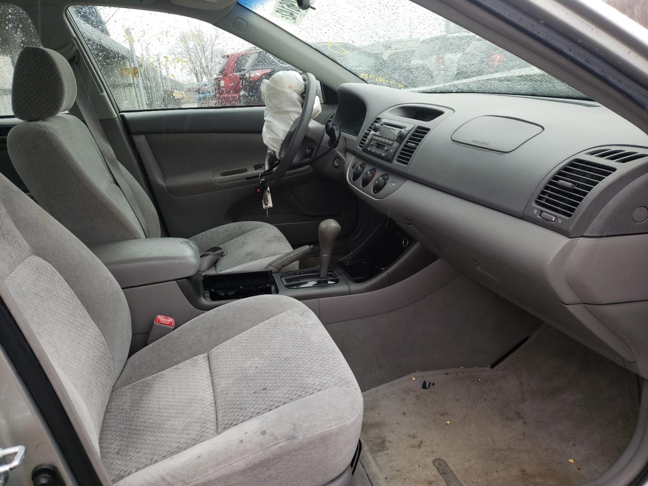 Photo 5 from auction – 2004 TOYOTA CAMRY LE with VIN 4T1BF30K64U574090