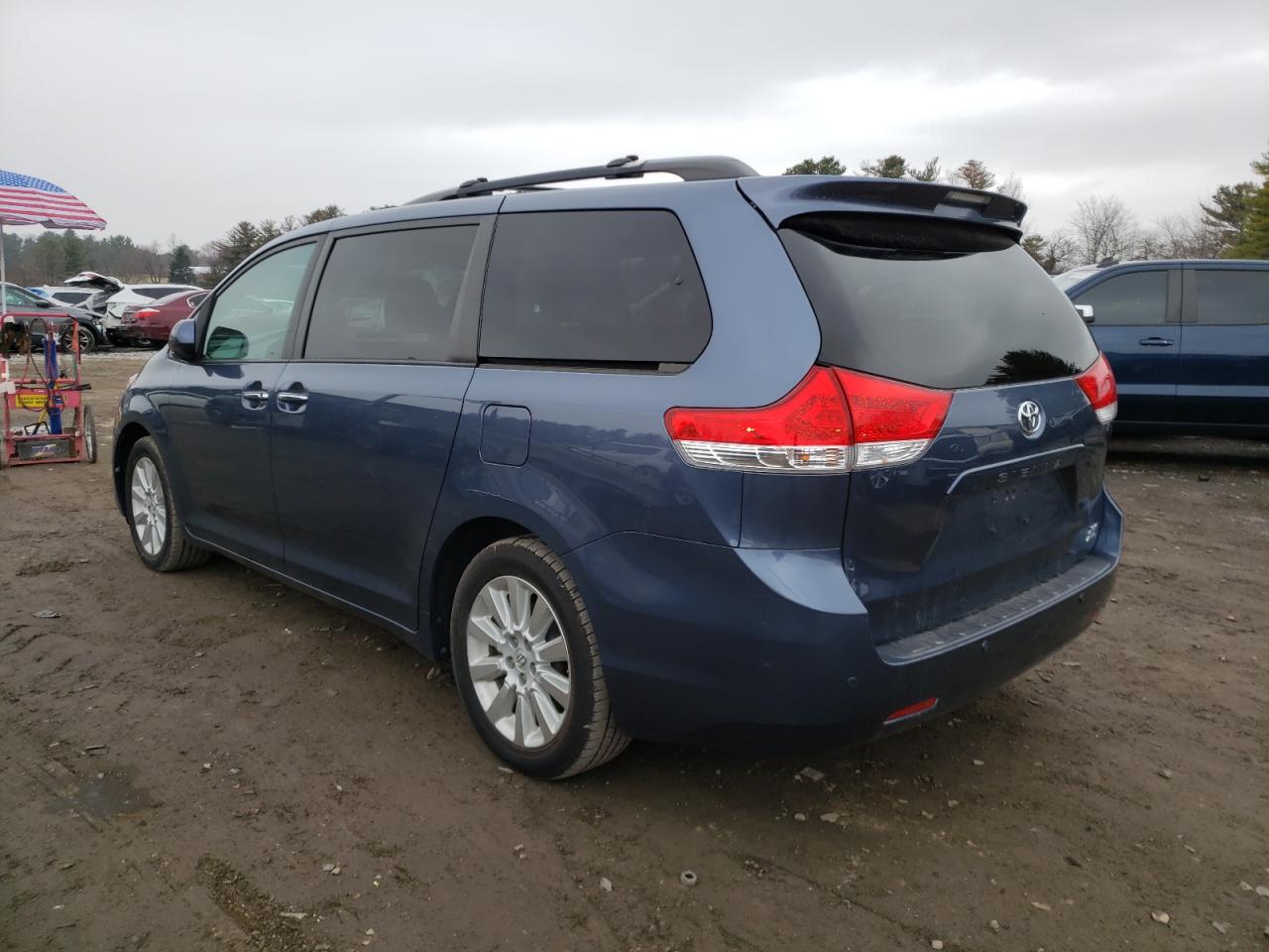 Photo 3 from auction – 2013 TOYOTA SIENNA XLE with VIN 5TDDK3DC2DS056526