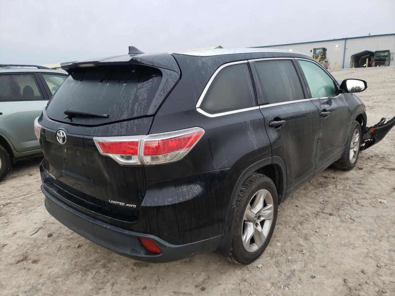 Photo 4 from auction – 2016 TOYOTA HIGHLANDER with VIN 5TDDKRFH5GS322170