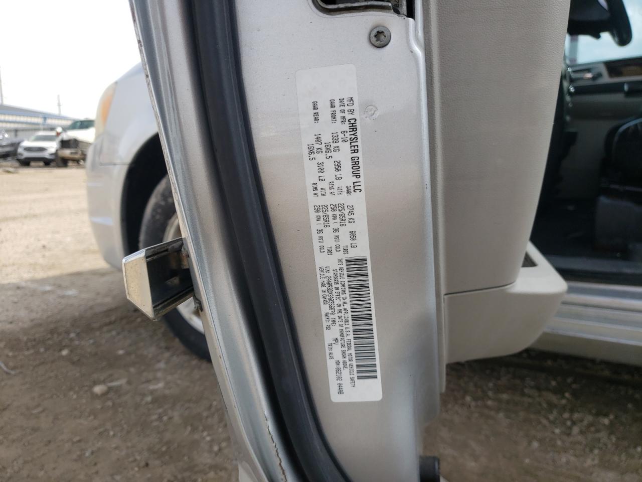 Photo 10 from auction – 2010 CHRYSLER TOWN & COU with VIN 2A4RR8DX3AR366670