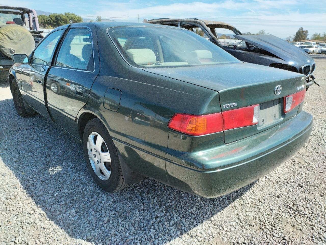 Photo 3 from auction – 2000 TOYOTA CAMRY LE with VIN JT2BG28K3Y0412441