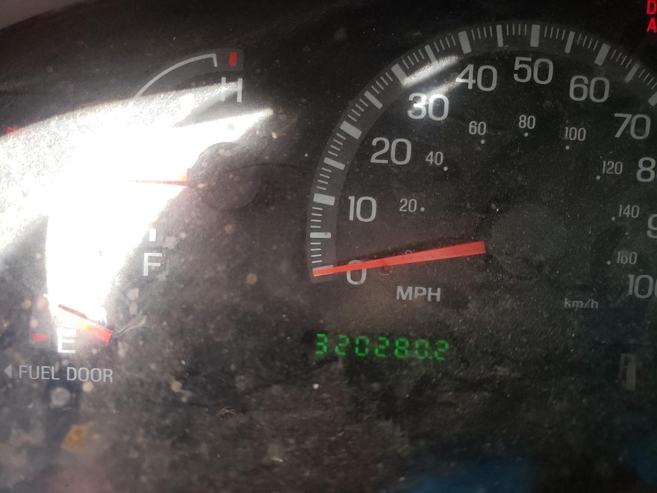 Photo 8 from auction – 2000 FORD F150 with VIN 1FTRX17W7YNB19424