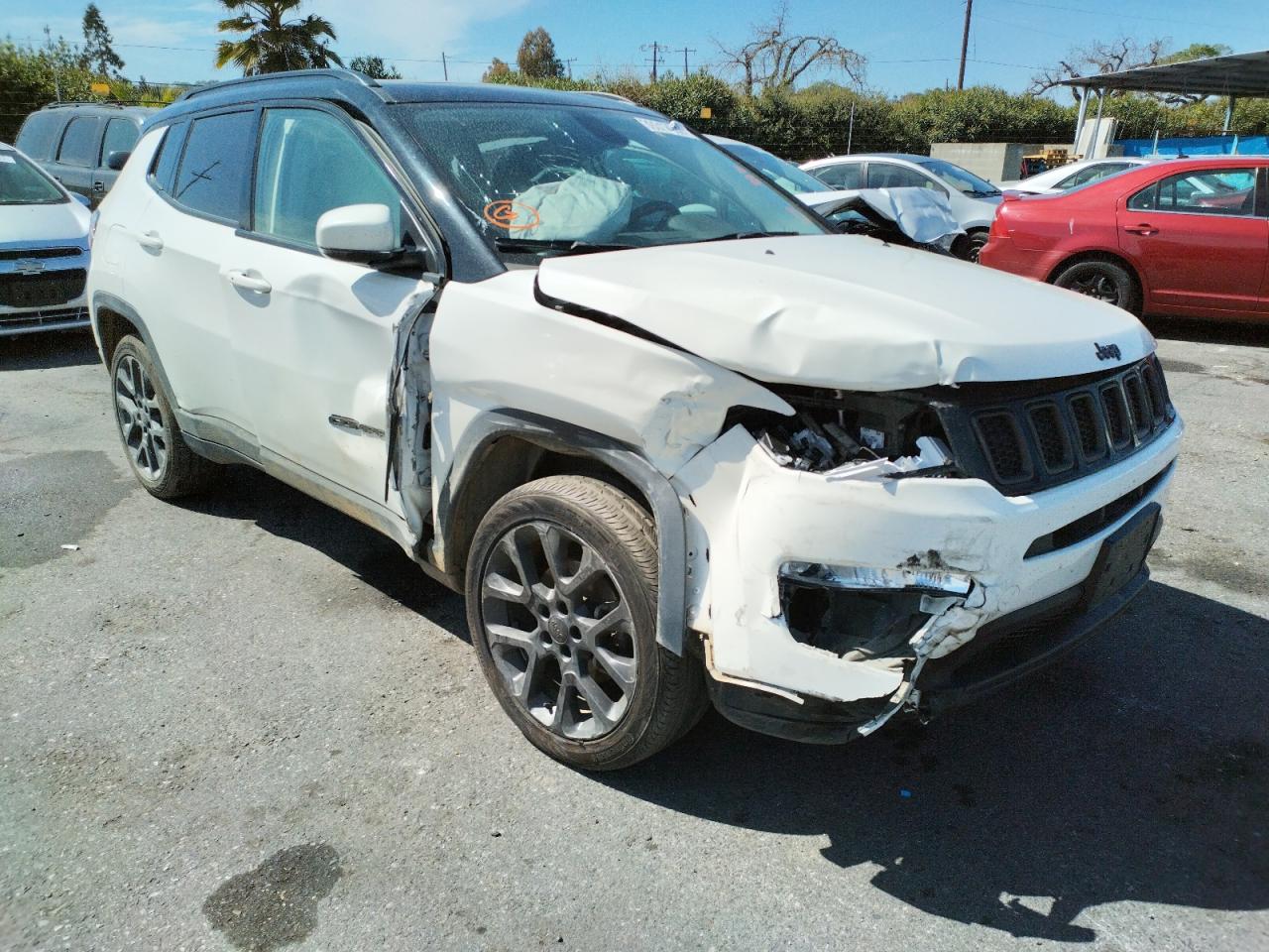 JEEP COMPASS LI 2019 with VIN 3C4NJDCB0KT761513 - Photo from auction