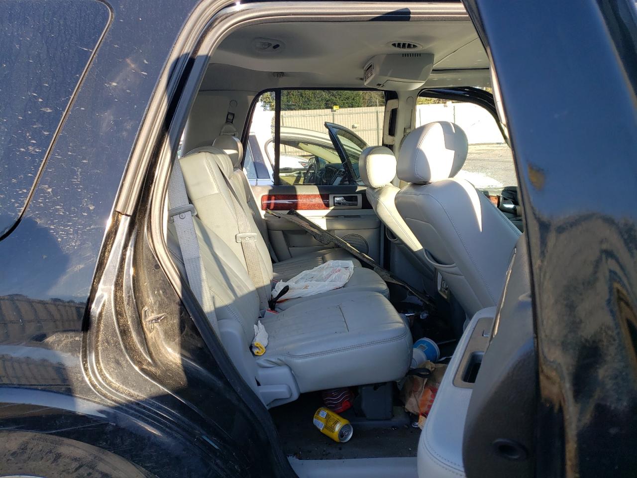 Photo 6 from auction – 2006 LINCOLN NAVIGATOR with VIN 5LMFU27506LJ27052