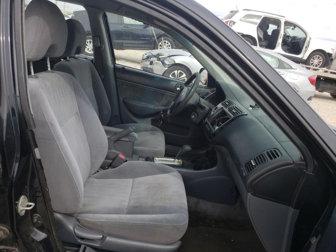 Photo 5 from auction – 2003 HONDA CIVIC LX with VIN 2HGES16513H532044