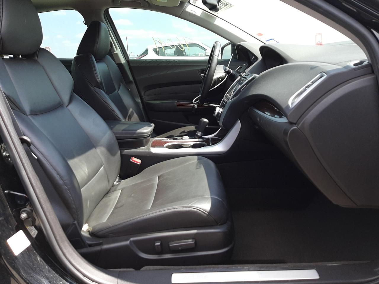 Photo 5 from auction – 2017 ACURA TLX with VIN 19UUB1F35HA008900