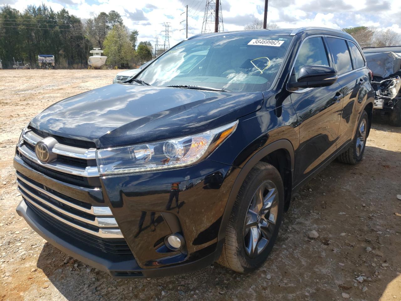 Photo 2 from auction – 2018 TOYOTA HIGHLANDER with VIN 5TDDZRFH0JS824359