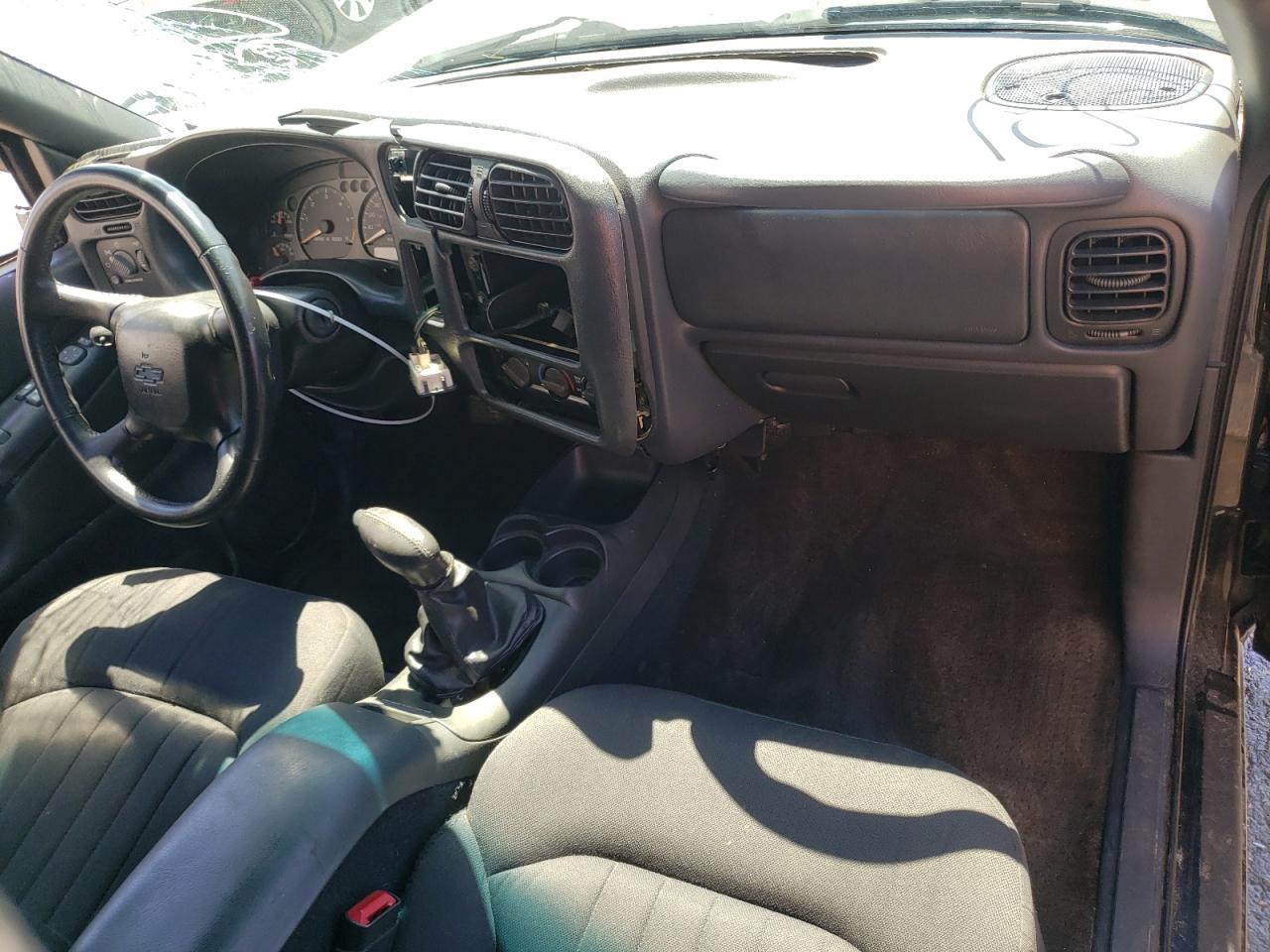 Photo 9 from auction – 2003 CHEVROLET BLAZER with VIN 1GNCS18X53K100836