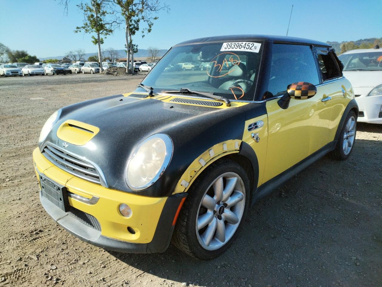 Photo 2 from auction – 2005 MINI COOPER S with VIN WMWRE33575TG98291