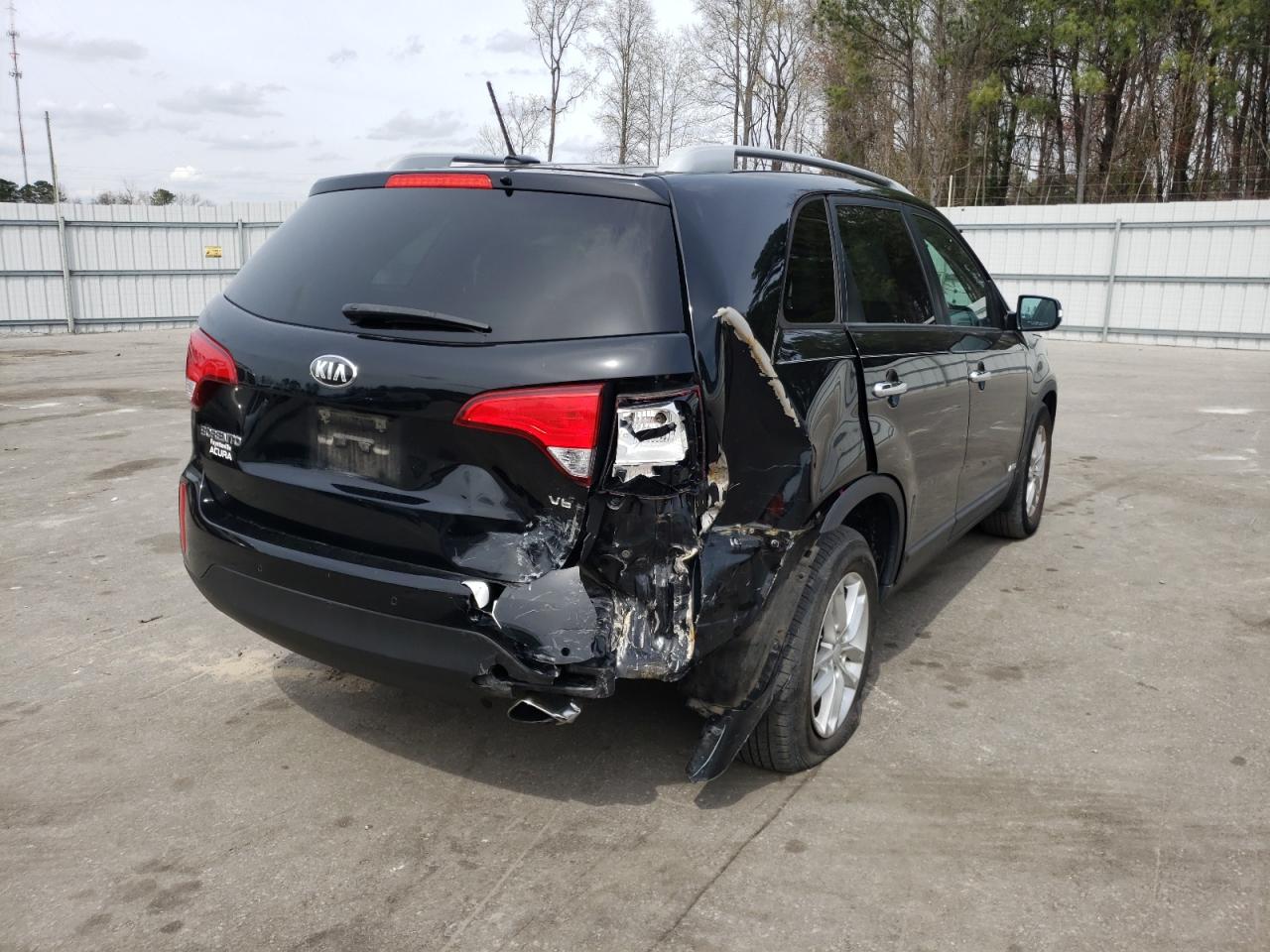 Photo 4 from auction – 2015 KIA SORENTO LX with VIN 5XYKTDA74FG613793