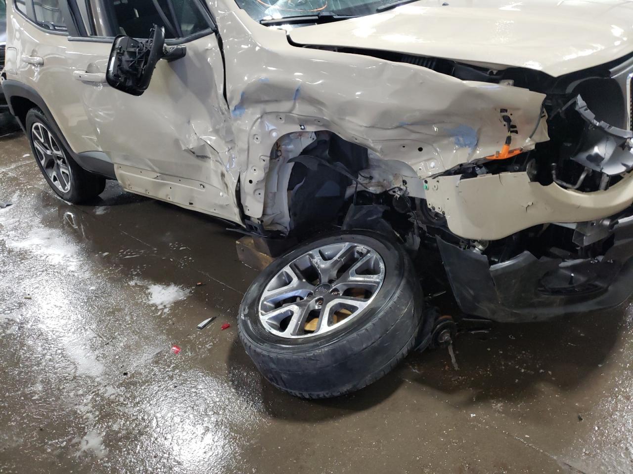 Photo 9 from auction – 2015 JEEP RENEGADE L with VIN ZACCJBBT8FPC26528