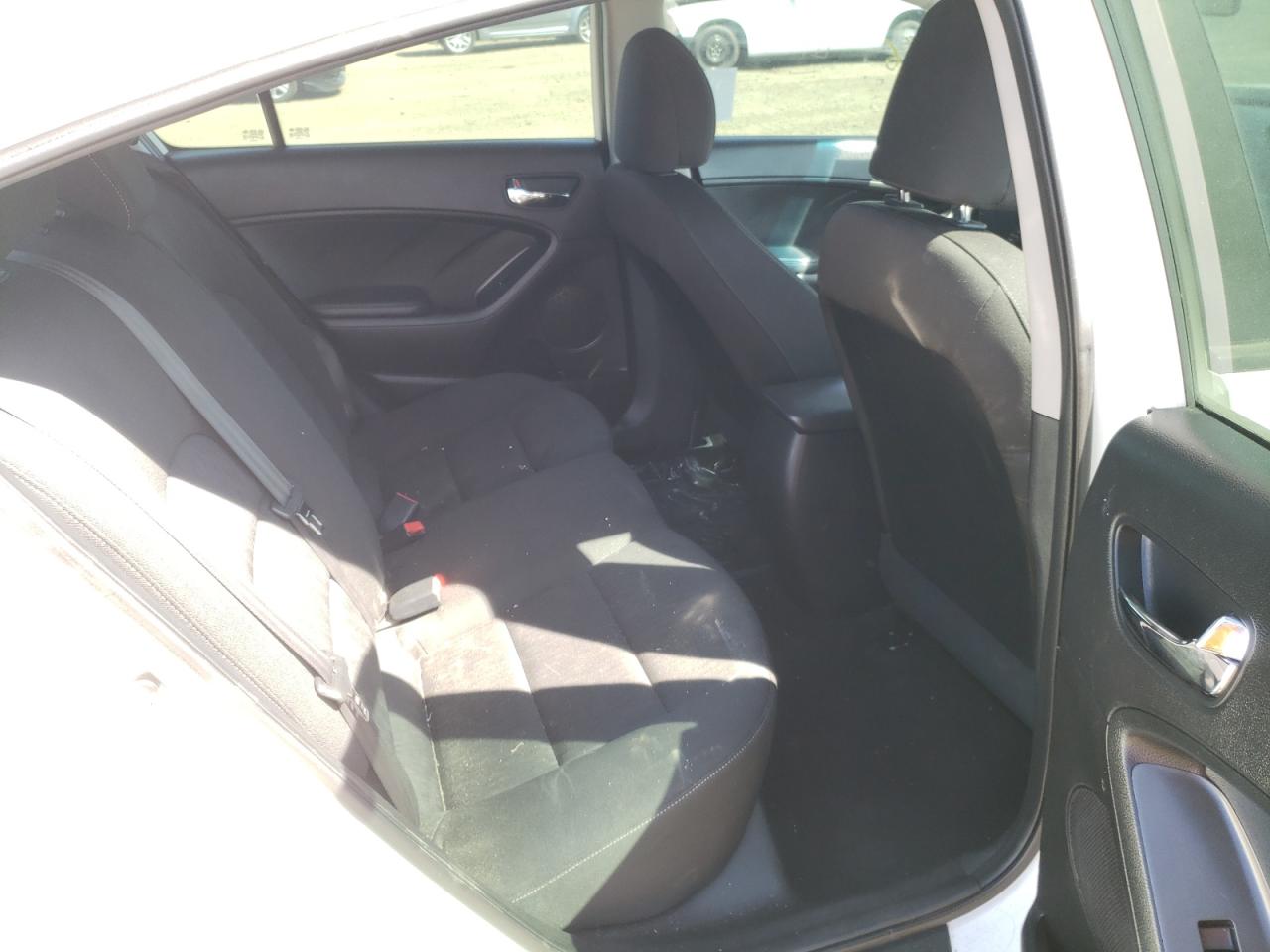 Photo 6 from auction – 2016 KIA FORTE LX with VIN KNAFK4A65G5595095