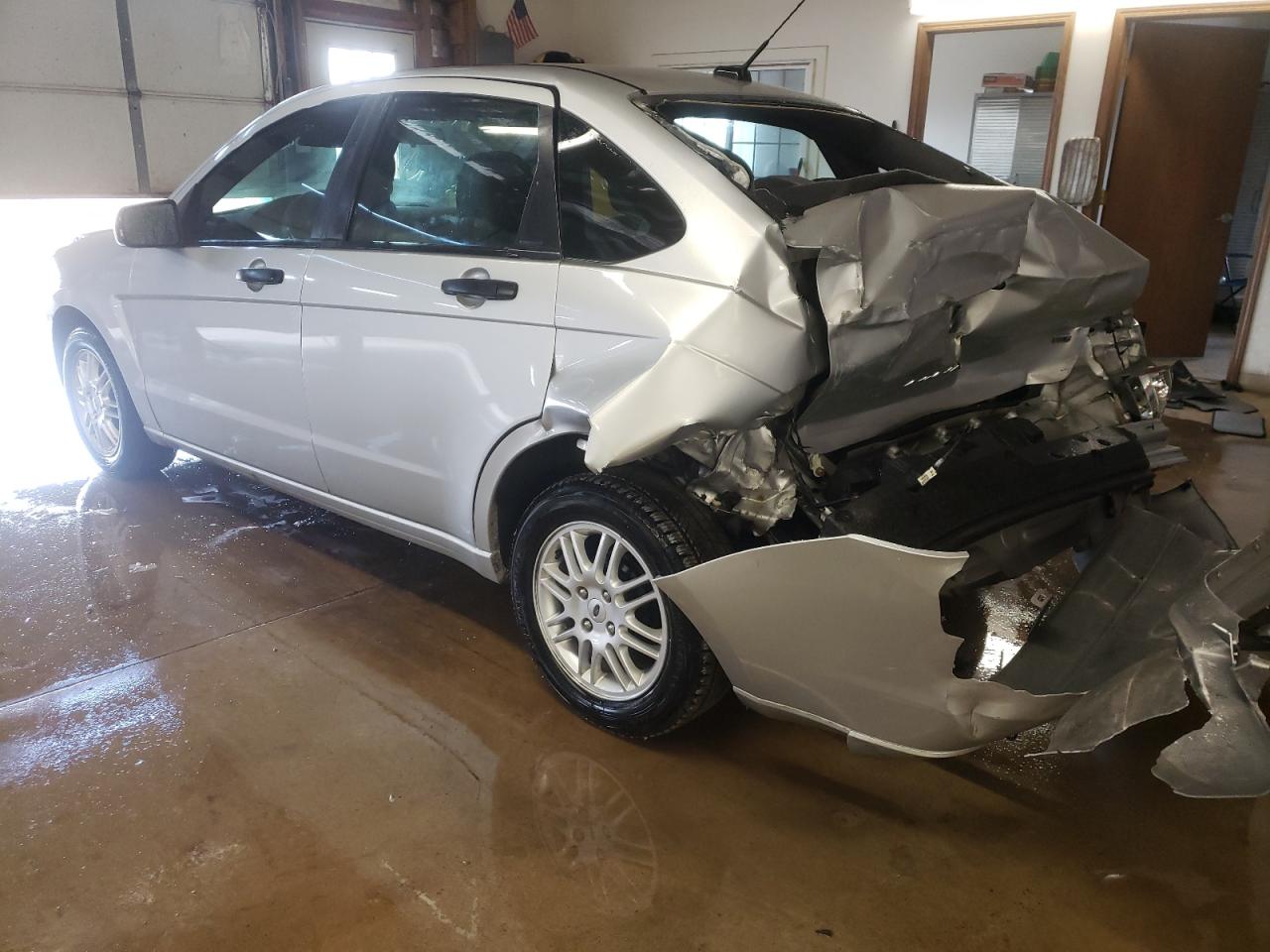Photo 3 from auction – 2011 FORD FOCUS SE with VIN 1FAHP3FN7BW134321