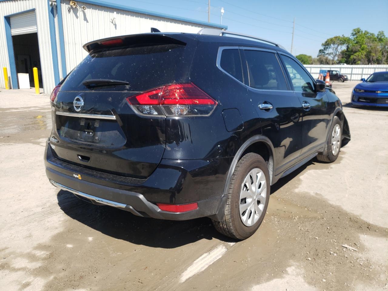 Photo 4 from auction – 2017 NISSAN ROGUE S with VIN KNMAT2MT1HP554324