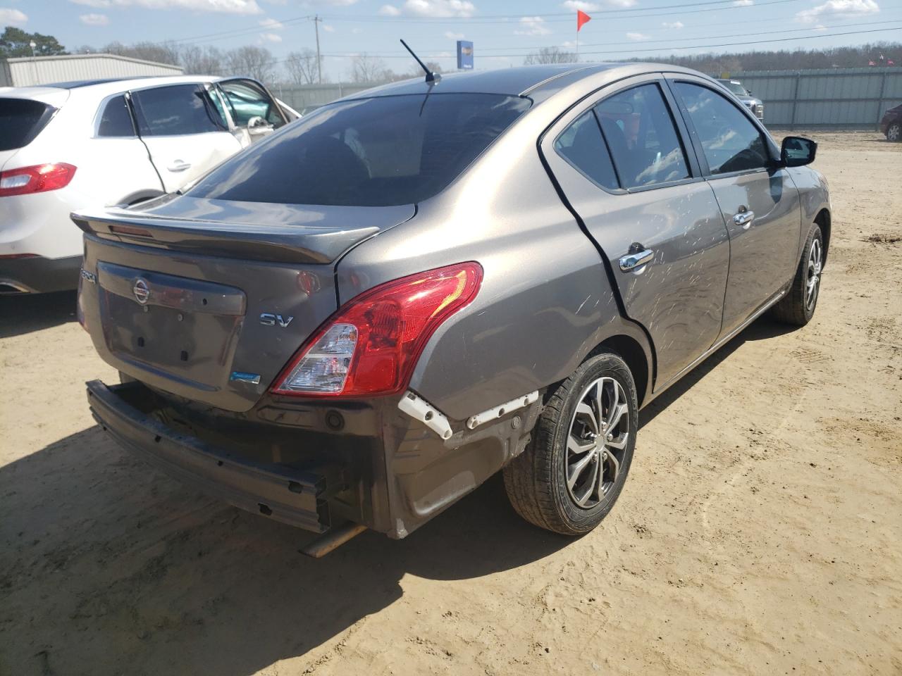 Photo 4 from auction – 2015 NISSAN VERSA S with VIN 3N1CN7AP1FL883771