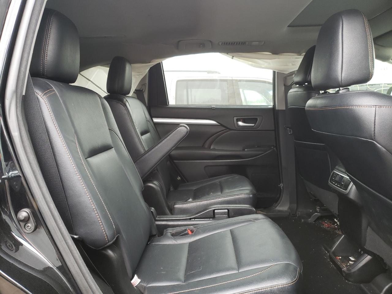 Photo 6 from auction – 2017 TOYOTA HIGHLANDER with VIN 5TDJZRFH9HS514286