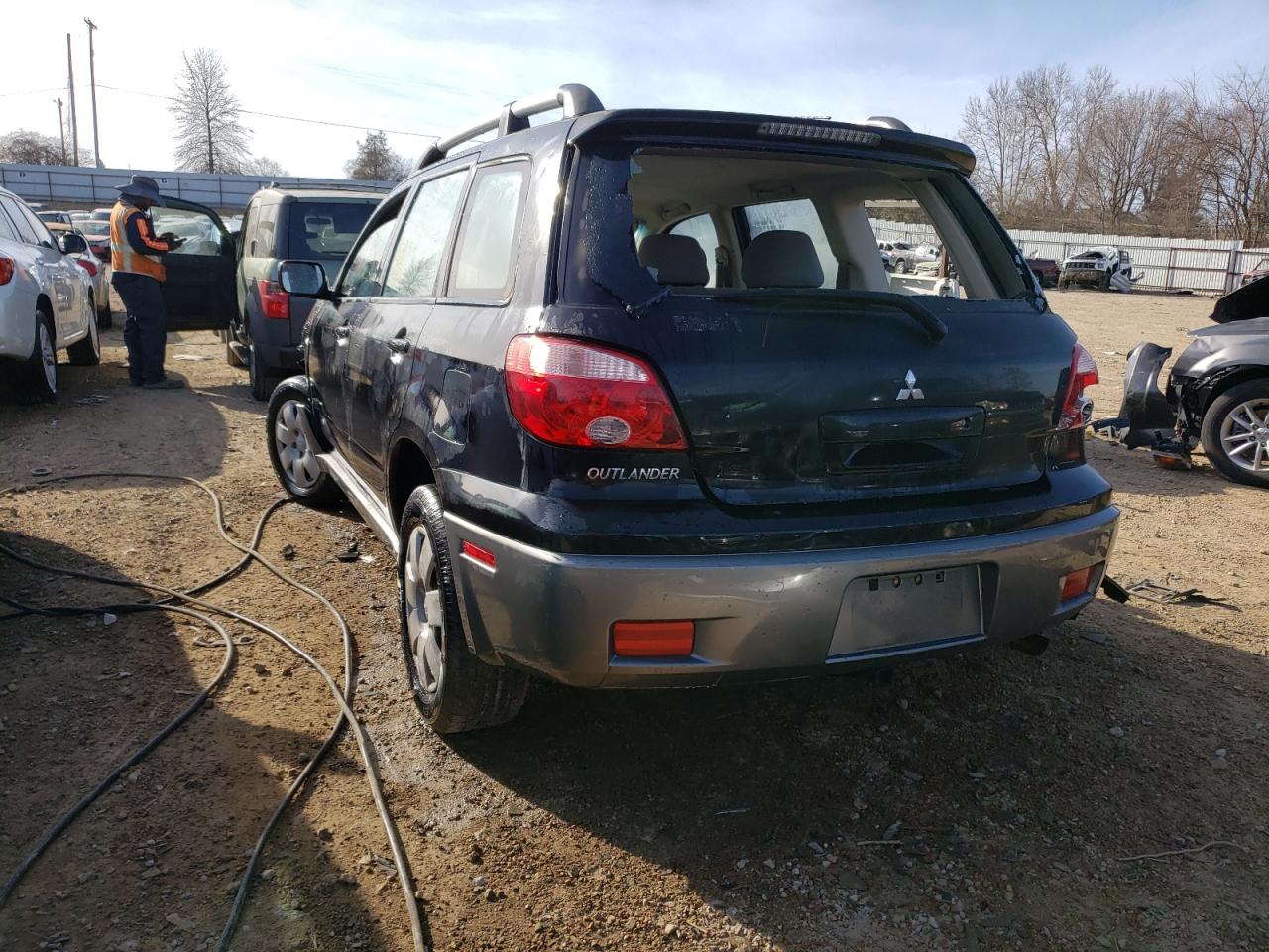 Photo 3 from auction – 2006 MITSUBISHI OUTLANDER with VIN JA4LZ31F16U010071
