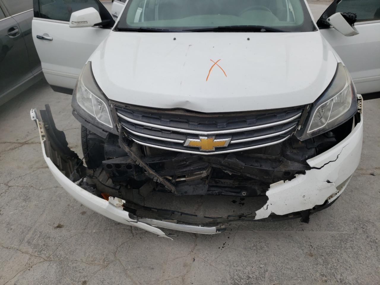 Photo 7 from auction – 2017 CHEVROLET TRAVERSE L with VIN 1GNKRGKD3HJ131086