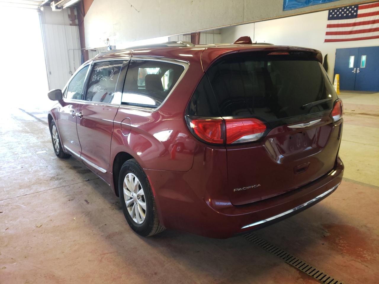 Photo 3 from auction – 2019 CHRYSLER PACIFICA T with VIN 2C4RC1BG0KR650664