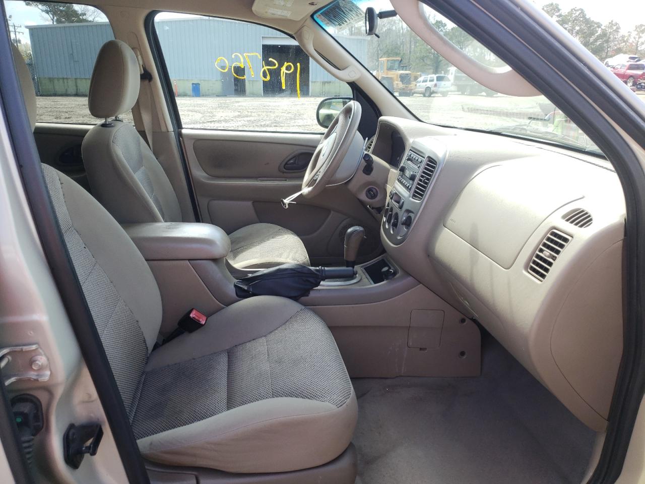 Photo 5 from auction – 2005 FORD ESCAPE XLT with VIN 1FMYU93195KA60656