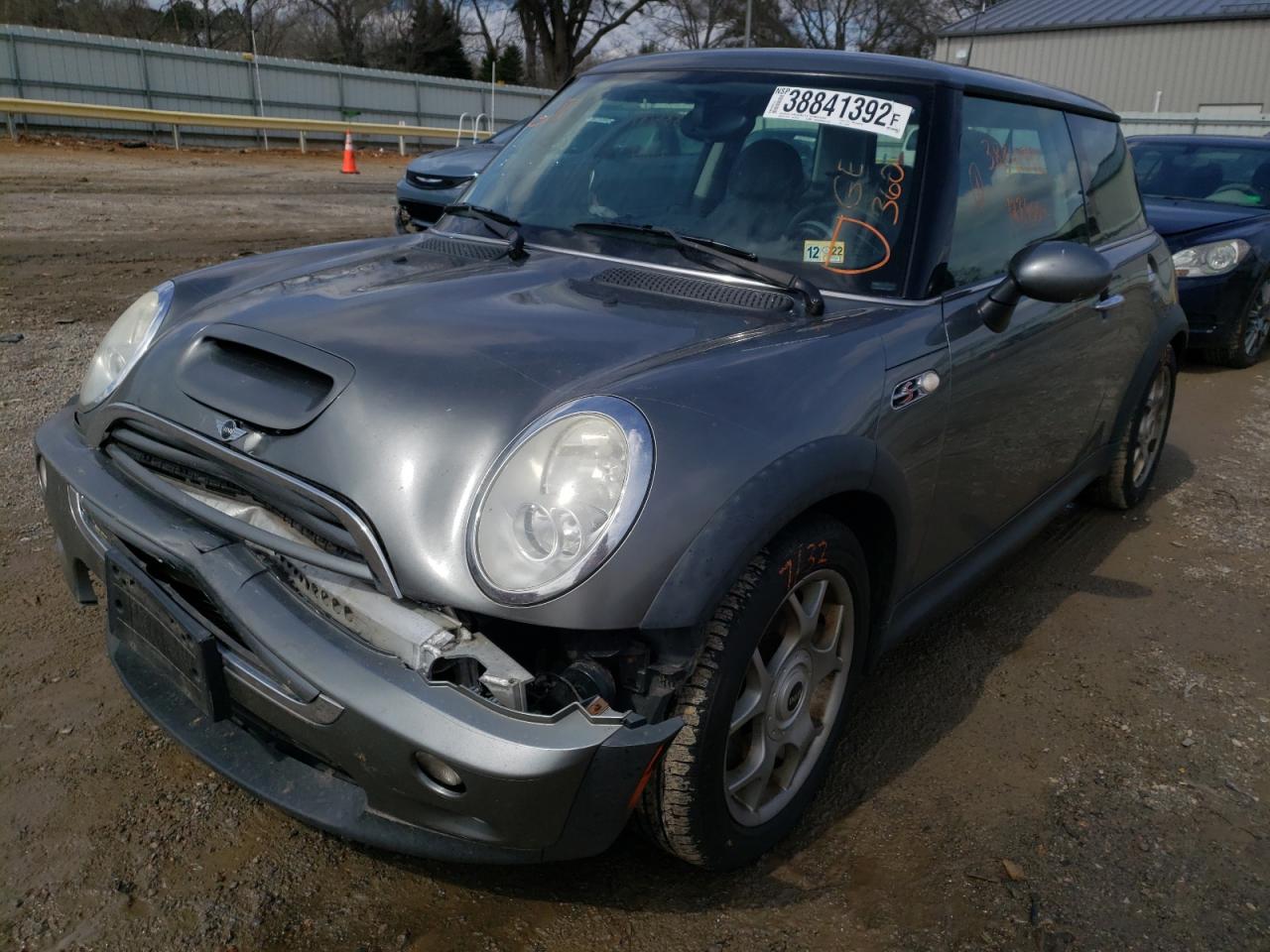 Photo 2 from auction – 2006 MINI COOPER S with VIN WMWRE33586TJ34891