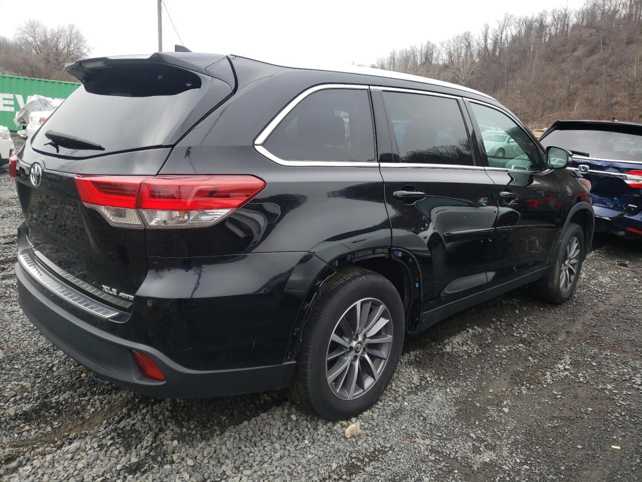 Photo 4 from auction – 2019 TOYOTA HIGHLANDER with VIN 5TDJZRFH0KS708468