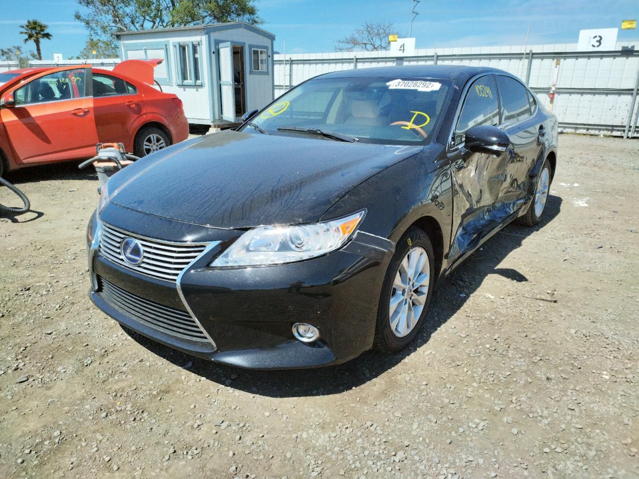Photo 2 from auction – 2015 LEXUS ES 300H with VIN JTHBW1GG7F2096043