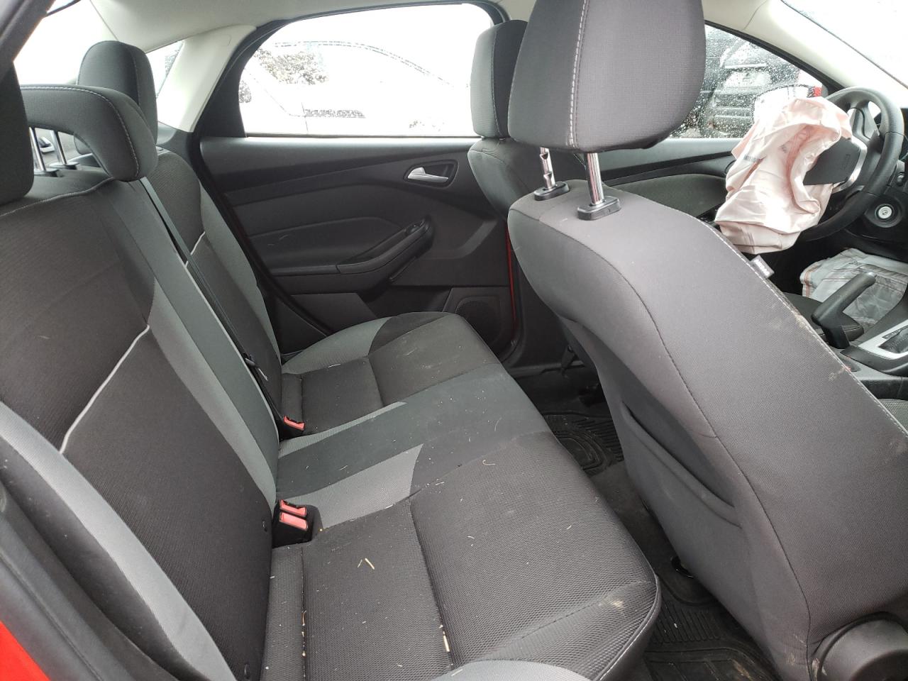 Foto 6 de la subasta – 2014 FORD FOCUS SE con VIN 1FADP3F21EL404251