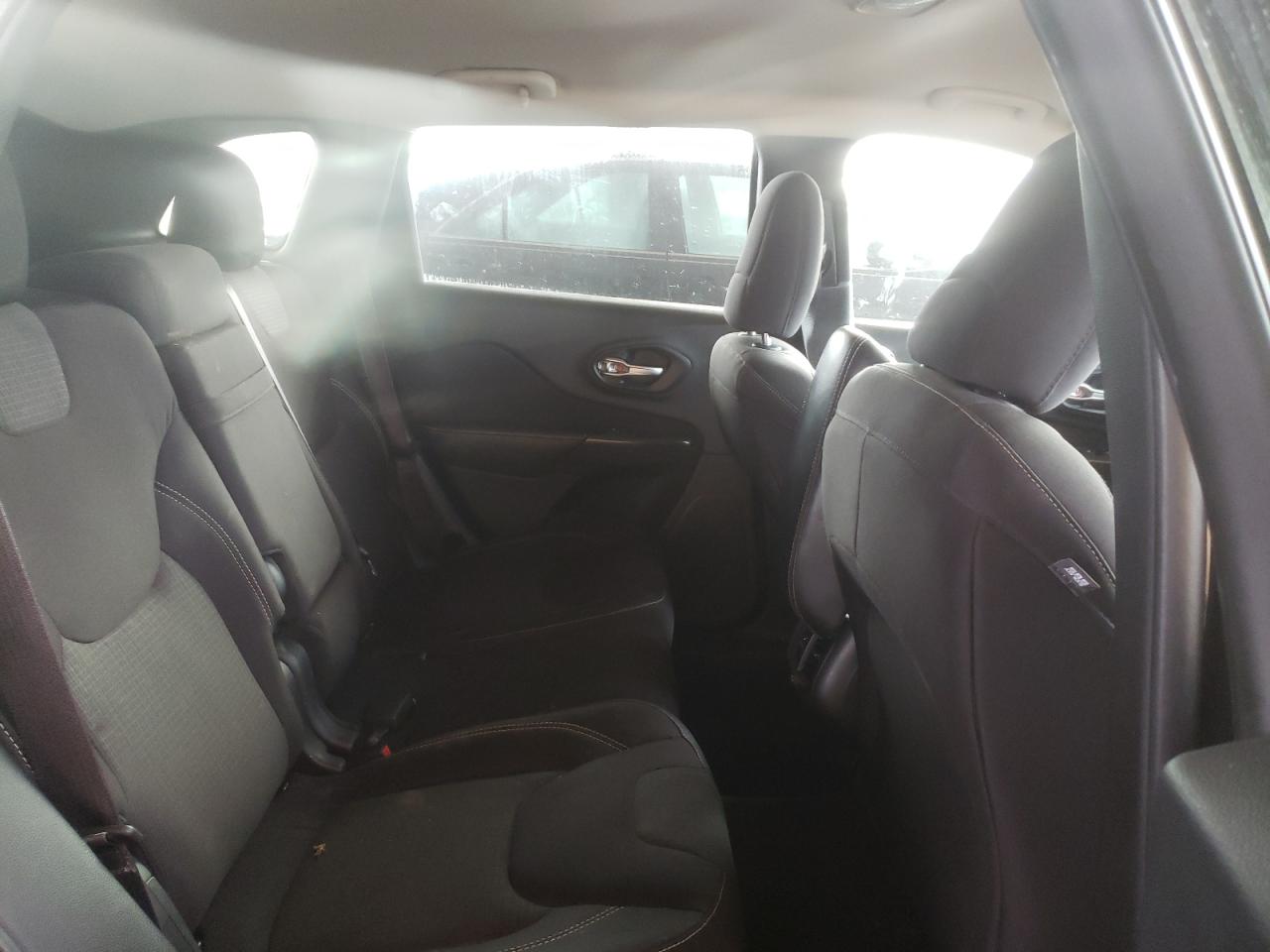 Photo 6 from auction – 2015 JEEP CHEROKEE L with VIN 1C4PJLCB7FW689504