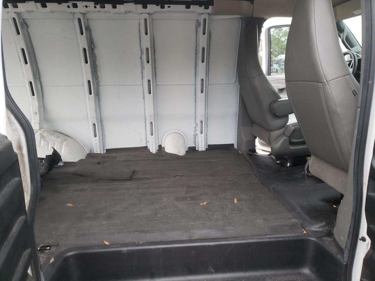 Photo 6 from auction – 2016 CHEVROLET EXPRESS G2 with VIN 1GCWGAFF4G1304962