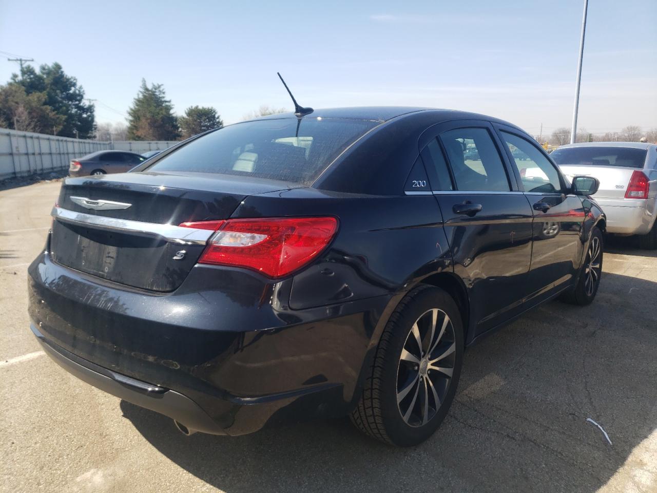 Photo 4 from auction – 2013 CHRYSLER 200 LIMITE with VIN 1C3CCBCG9DN690014
