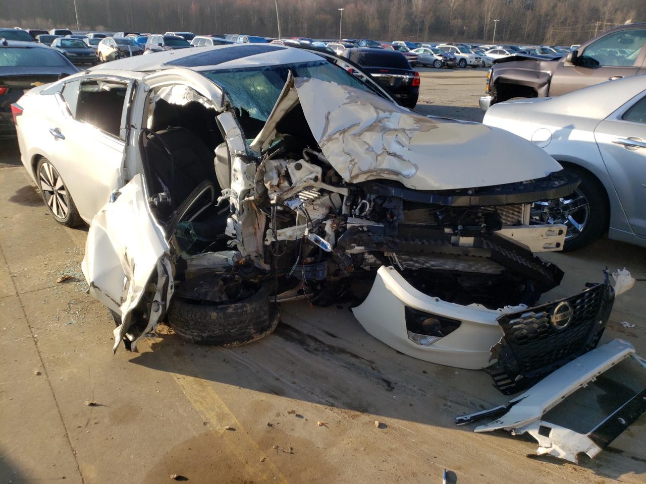NISSAN ALTIMA 2019 with VIN 1N4BL4DV5KC156345 - Photo from auction