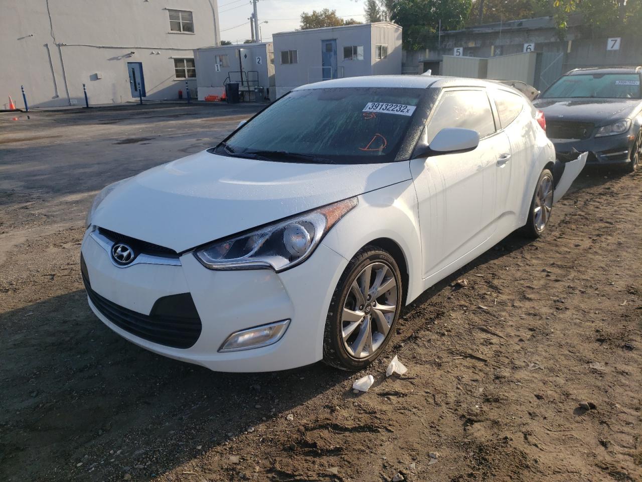 Photo 2 from auction – 2017 HYUNDAI VELOSTER with VIN KMHTC6AD4HU310645