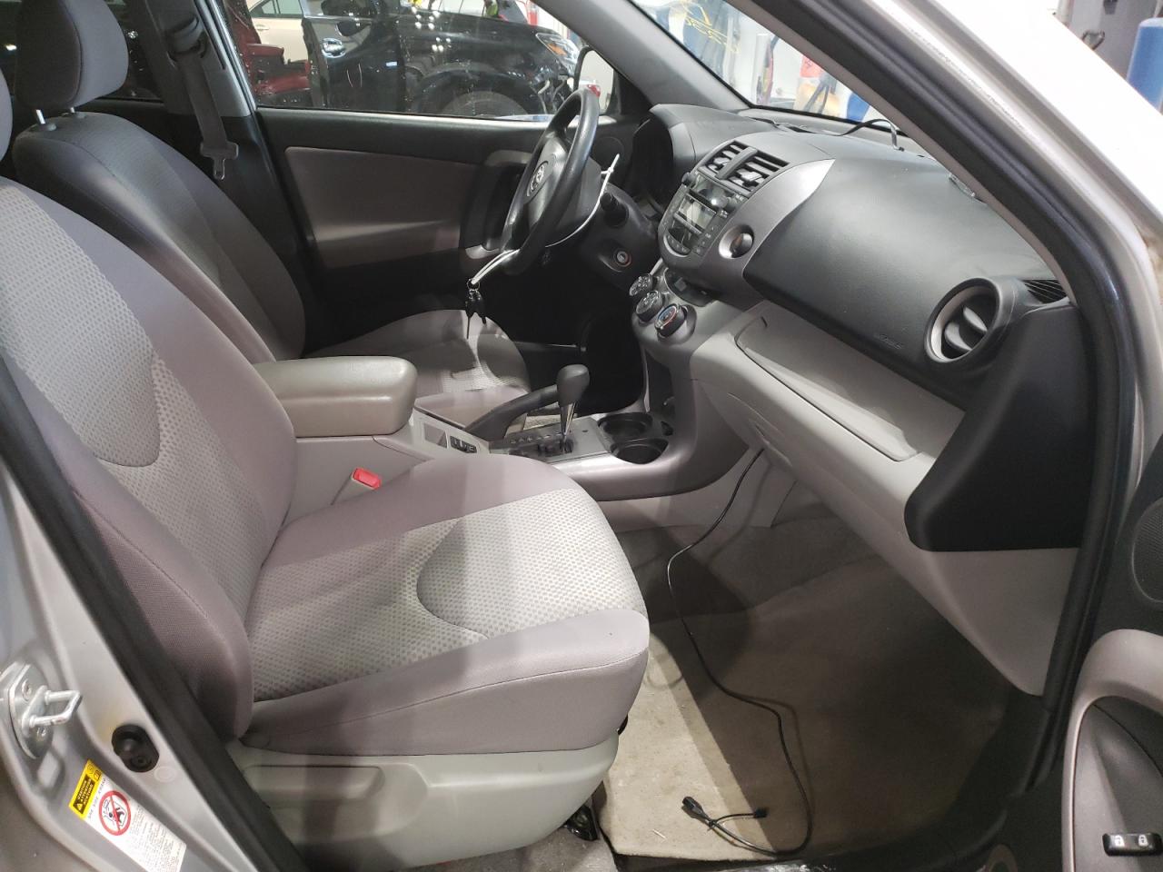 Photo 5 from auction – 2008 TOYOTA RAV4 with VIN JTMBK35VX85056230