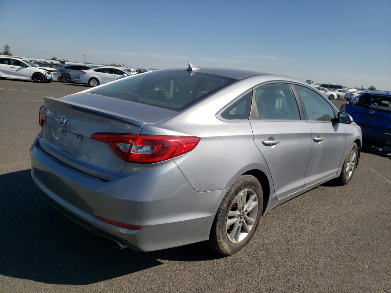 Photo 4 from auction – 2017 HYUNDAI SONATA SE with VIN 5NPE24AF1HH529918