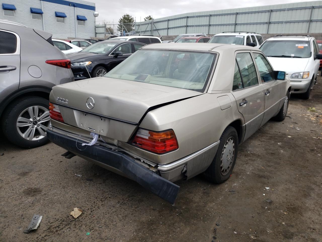 Photo 4 from auction – 1991 MERCEDES-BENZ 300 E with VIN WDBEA30E2MB498775