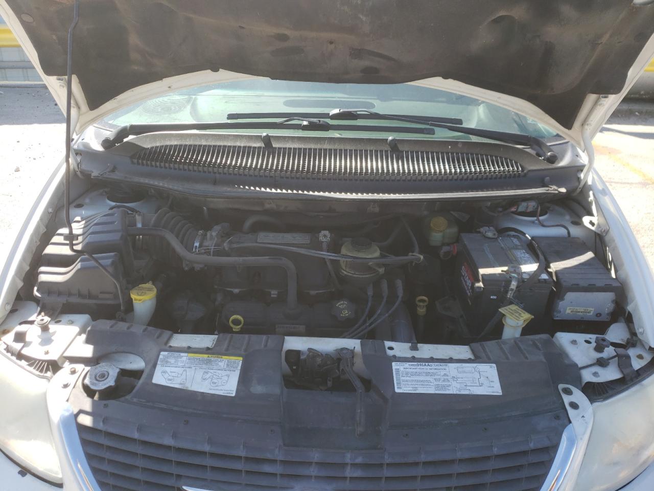 Photo 7 from auction – 2004 CHRYSLER TOWN & COU with VIN 2C4GP54L74R586364