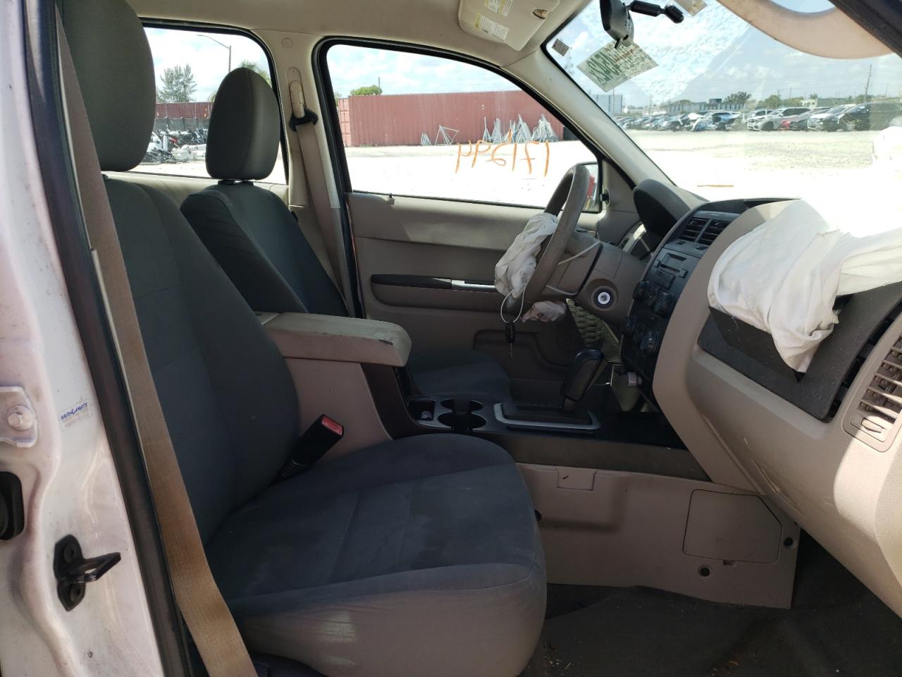 Photo 5 from auction – 2010 FORD ESCAPE XLS with VIN 1FMCU0C79AKB03316