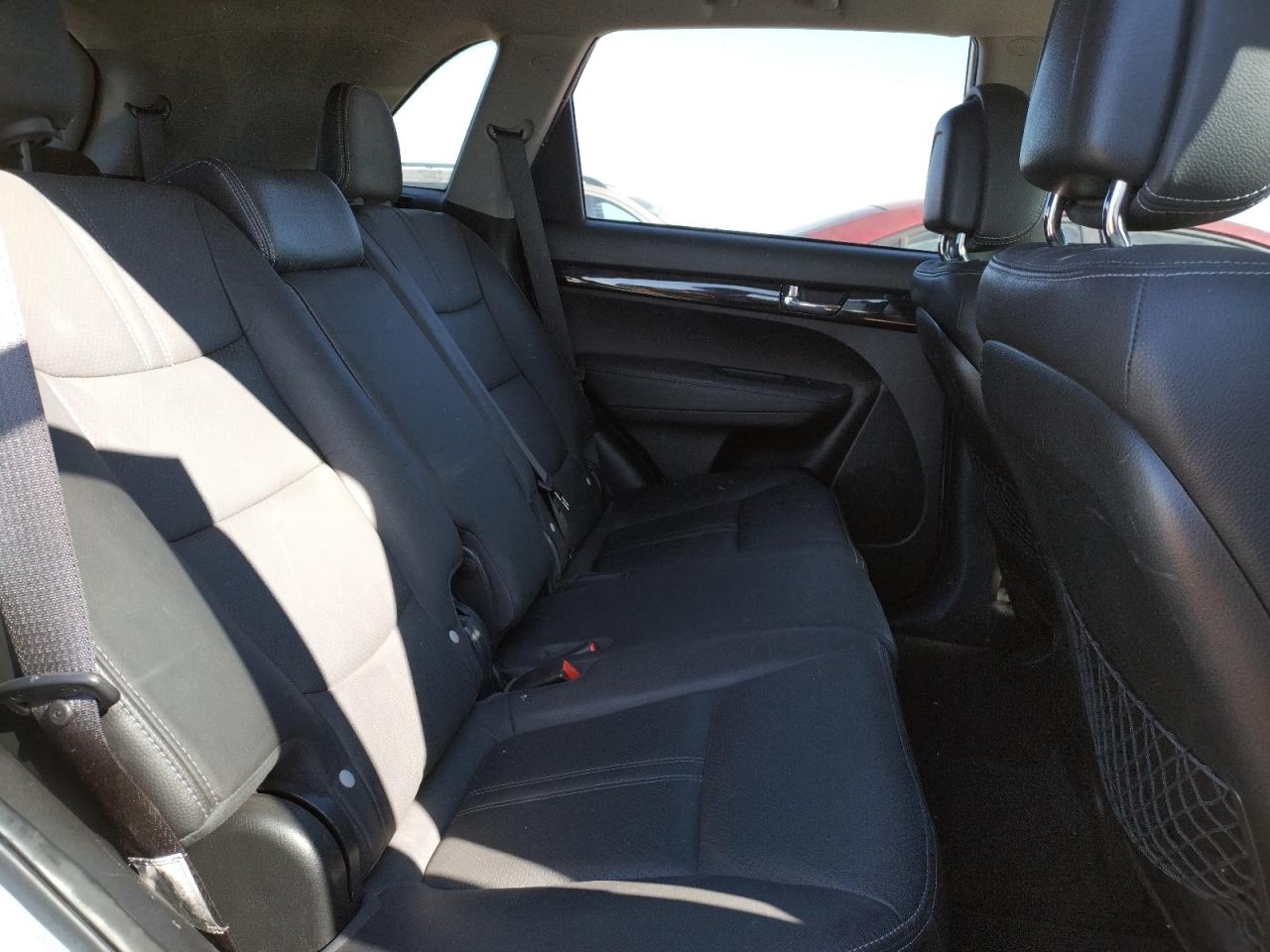 Photo 6 from auction – 2011 KIA SORENTO EX with VIN 5XYKU4A26BG002627