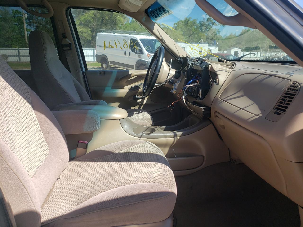 Photo 5 from auction – 1998 FORD EXPEDITION with VIN 1FMPU18LXWLA83348